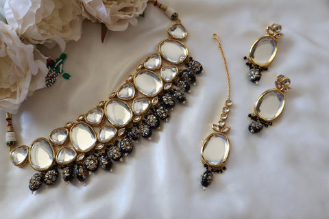 Miraya Black Necklace Set